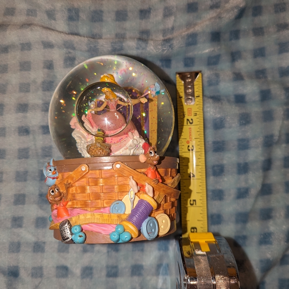 Disney Cinderella Wish upon a dream snow globe